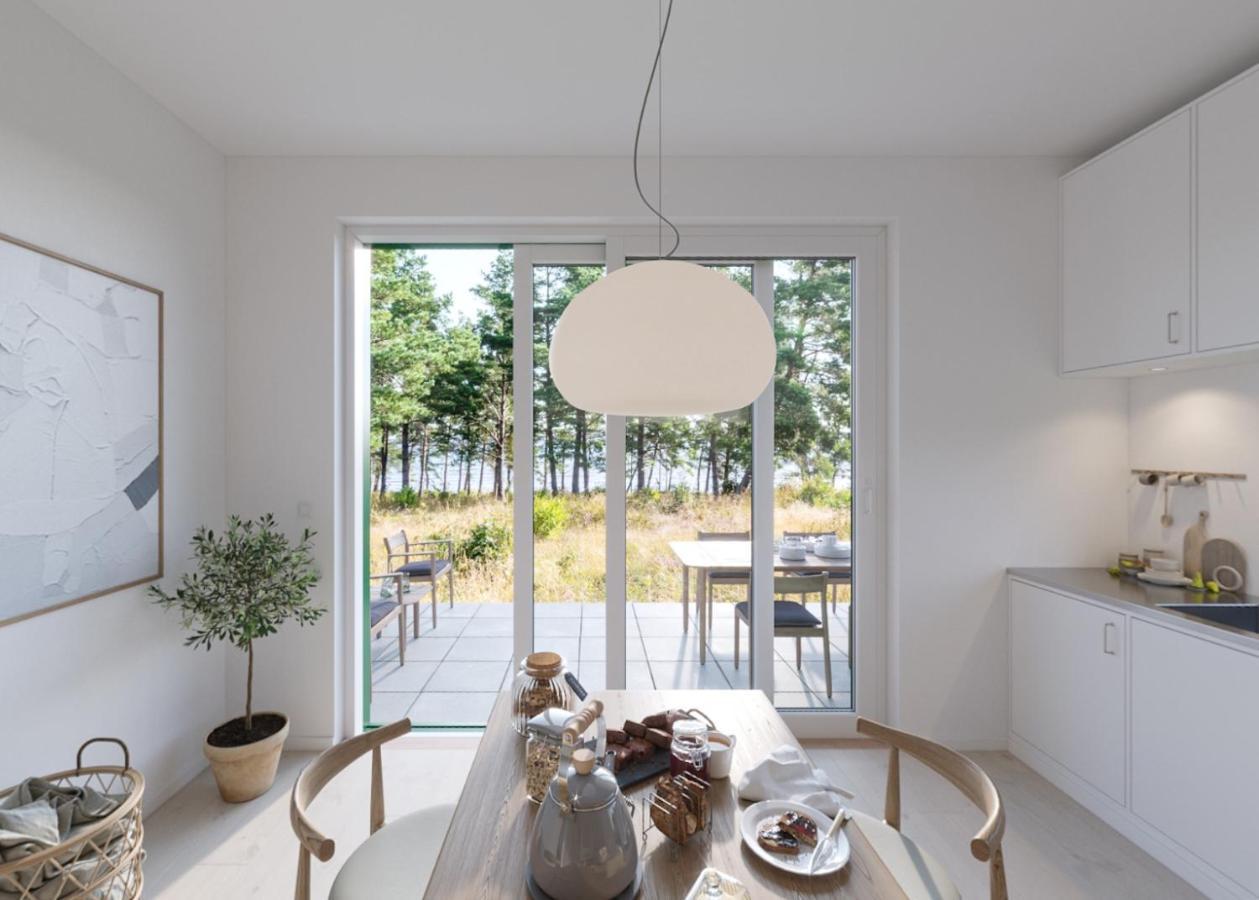 Vaestoes Strand By First Hotels Lärbro 외부 사진
